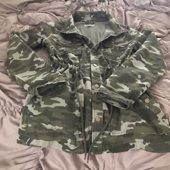 Camo Drawstring Jacket - Picture 2 of 4
